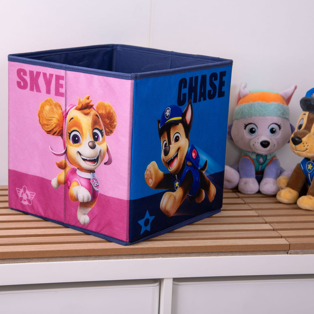 Paw Patrol Aufbewahrungsbox mit Skye und Chase vor Plüschfiguren