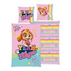 Paw Patrol Bettwäsche ‘Team Skye’: Skye mit Schriftzug Yeah Skye auf Rosa und Türkis, Wendeseite mit Streifen in Pink, Gelb und Hellblau