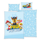 Paw Patrol Kleinkindbettwäsche-Set ‘Blue Mission’ 100 x 135 cm: Bettbezug hellblau mit Chase, Marshall, Skye und Rubble, Wendeseite mit Pfoten und Knochen, Kissen 40 x 60 cm