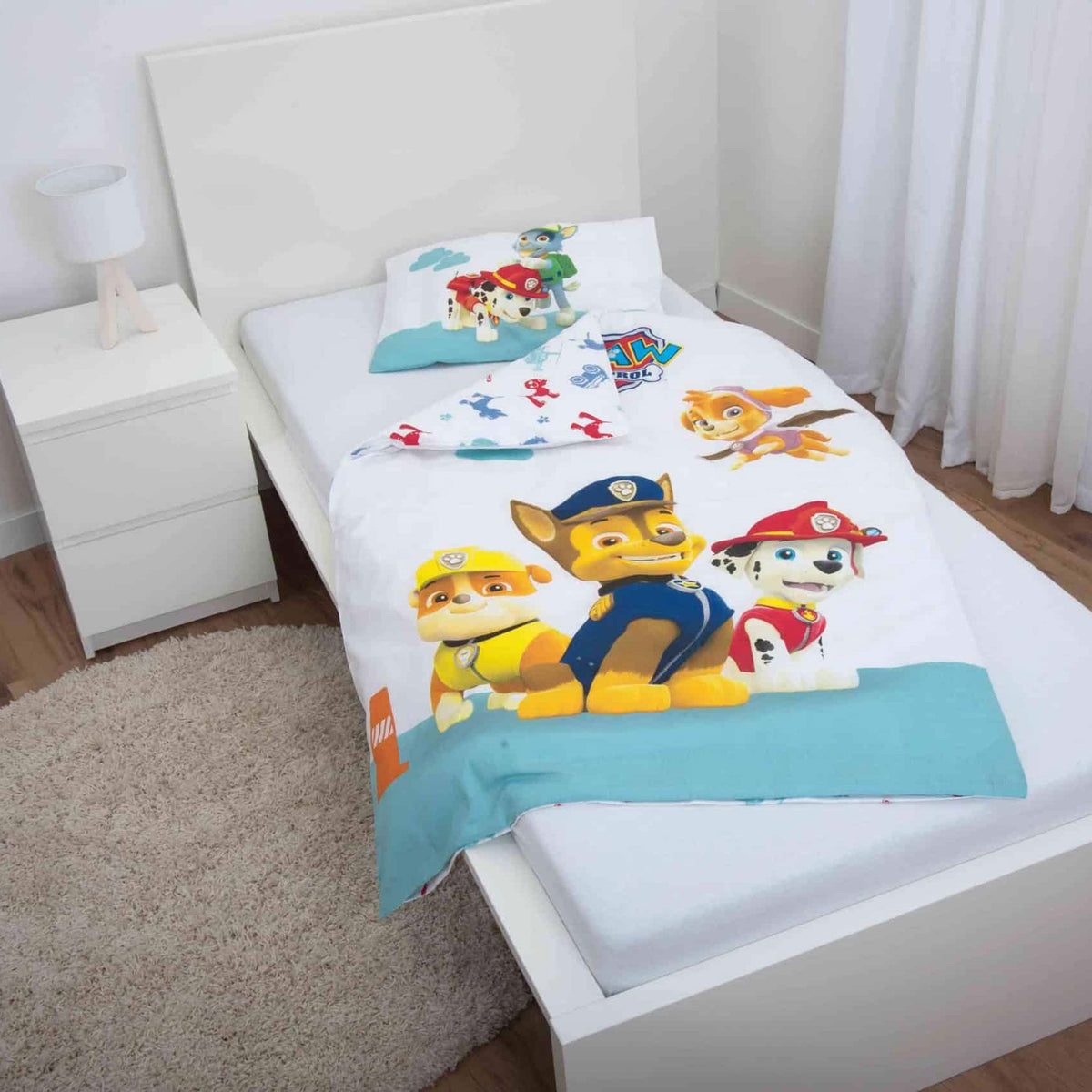 Paw Patrol Kleinkindbettwäsche ‘Classic’ auf einem weißen Bett