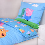 Kissen mit Schorsch und aufgeschlagene Wendeseite der Peppa Wutz Bettwäsche ‘Friends’