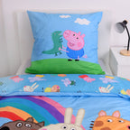 Kissen mit Schorsch und Dinosaurier auf der blauen Wendeseite der Peppa Wutz Bettwäsche ‘Friends’