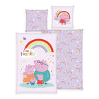 Peppa Wutz Bettwäsche-Set ‘My Family’ 135 x 200 cm: Bettbezug flieder mit Peppa, Mama, Papa und Schorsch unter dem Regenbogen, Wendeseite mit Regenbogen und Herzen, Kissen 80 x 80 cm