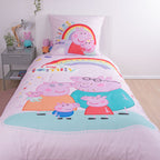 Peppa Wutz Bettwäsche ‘My Family’ auf einem Einzelbett im Kinderzimmer