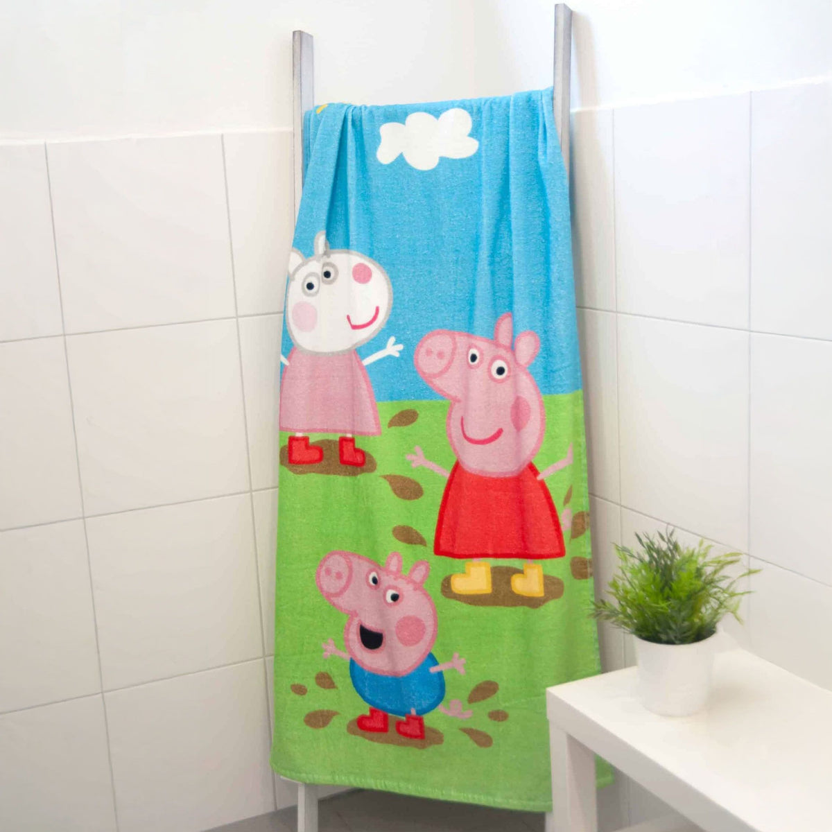 Peppa Wutz Strandtuch ‘Classic’ über einer Leiter im Badezimmer