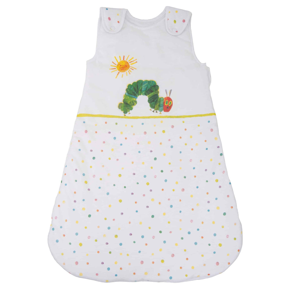Vorderseite des Babyschlafsacks ‘Evergreen’ mit der Raupe Nimmersatt und der Sonne