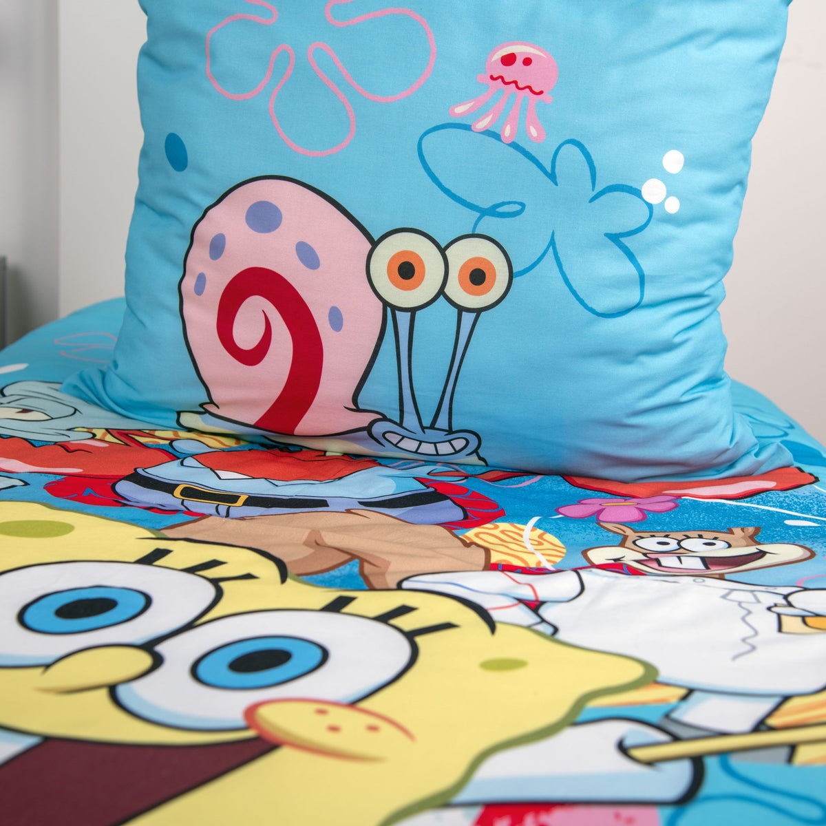 Nahaufnahme des Kissens mit Gary, SpongeBob Bettwäsche ‘Fun’