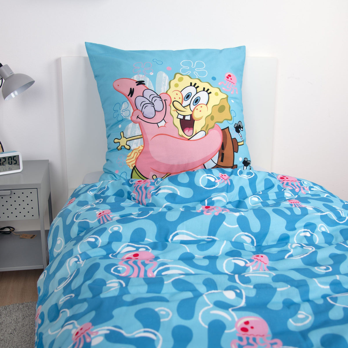Blaue Quallen-Wendeseite der SpongeBob Bettwäsche ‘Fun’ mit Kissen SpongeBob und Patrick