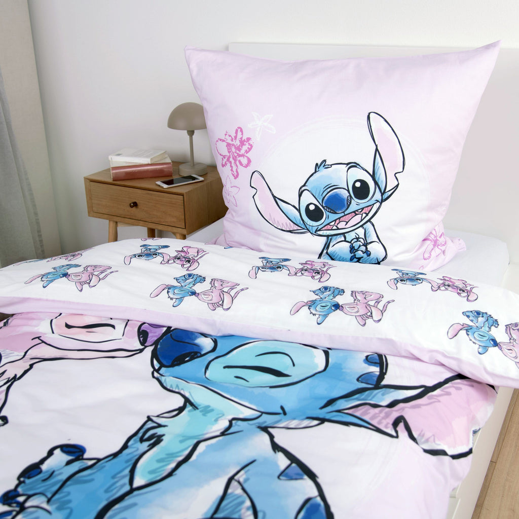 Weiße Wendeseite der Stitch Bettwäsche ‘Stitch & Angel’ mit kleinen Stitch-und-Angel-Paaren