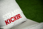 Kissen 80 x 80 cm mit STRASSENKICKER-Logo auf Rasen
