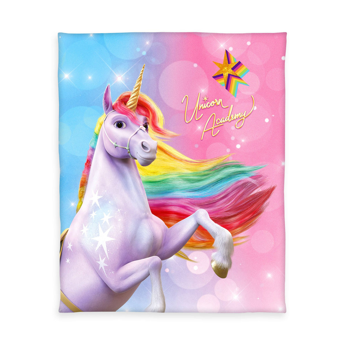 Unicorn Academy Fleecedecke ‘Magic’ 130 x 160 cm: Einhorn mit Regenbogenmähne vor Hellblau und Pink, Unicorn-Academy-Logo