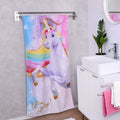 Unicorn Academy Handtuch ‘Magic’ an einer Handtuchstange im Badezimmer