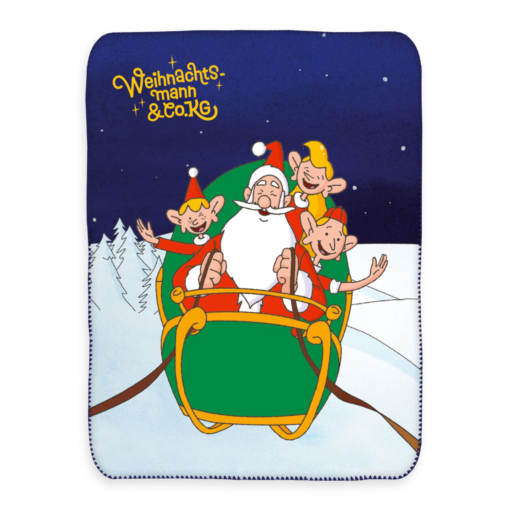 Weihnachtsmann & Co. KG Kuscheldecke ‘Nordpol-Helden’ 150 x 200 cm: der Weihnachtsmann mit seinen Elfen im grünen Schlitten unter dem Nachthimmel