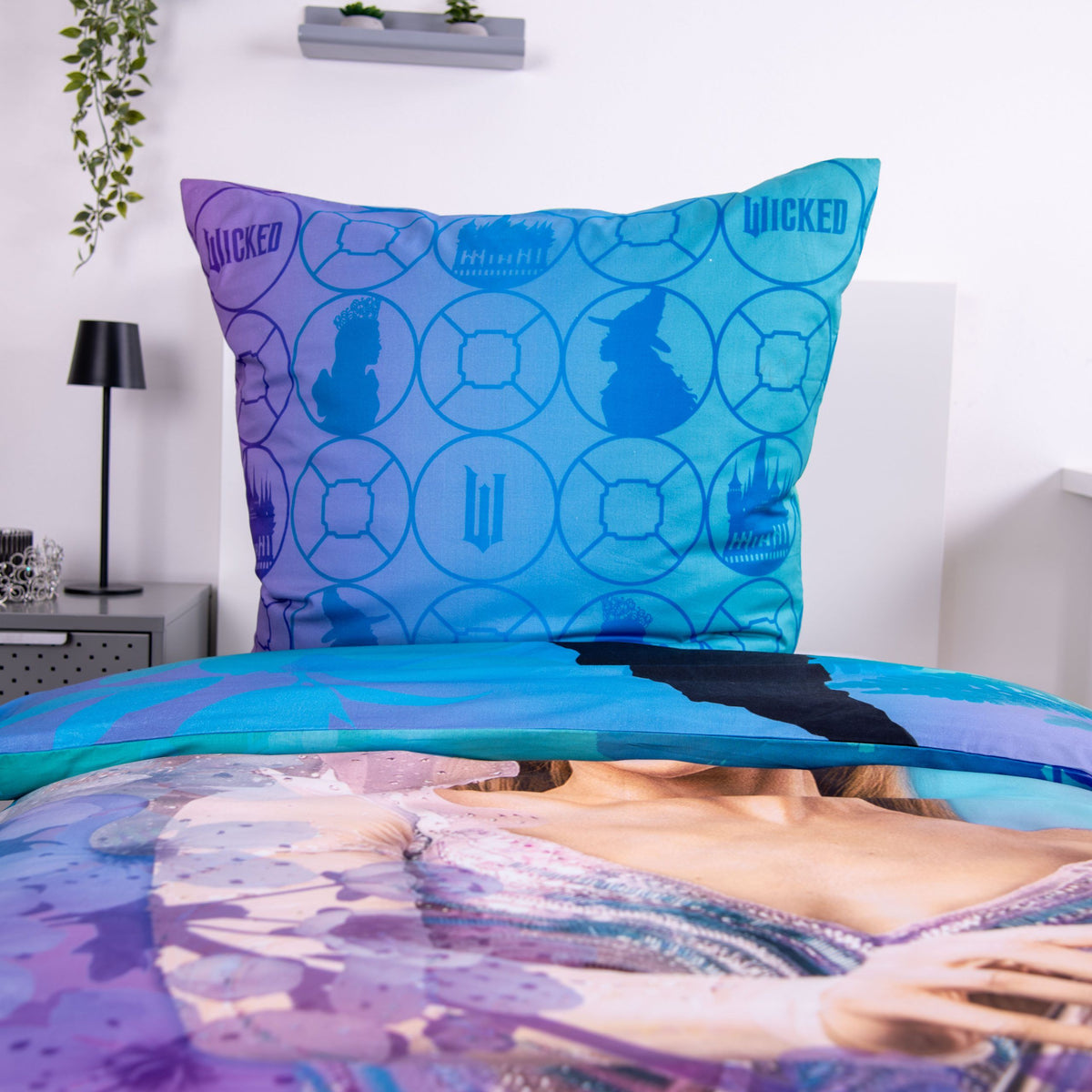 Kissen der Wicked Bettwäsche ‘Twilight Magic’ mit blauem Silhouetten-Muster