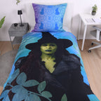 Wicked Bettwäsche ‘Twilight Magic’ mit Elphaba auf einem Einzelbett