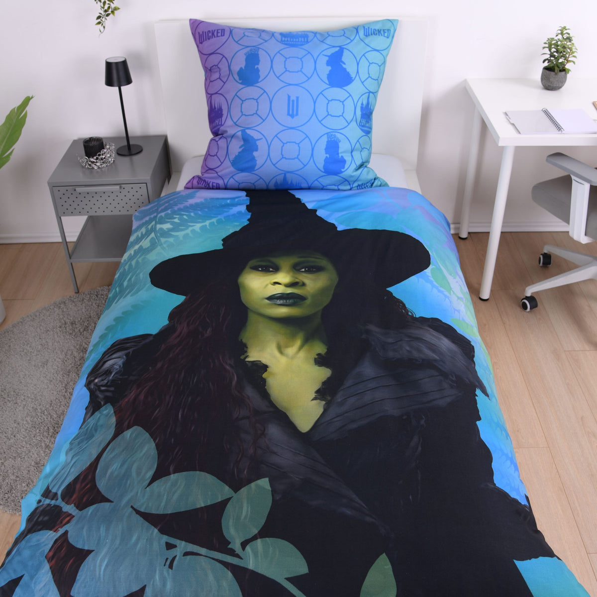 Wicked Bettwäsche ‘Twilight Magic’ mit Elphaba auf einem Einzelbett