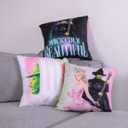 Wicked Dekokissen-Set ‘Mystic’ auf einem grauen Sofa
