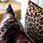 Schwarze Paspel zwischen Blütenseite und Leoprint