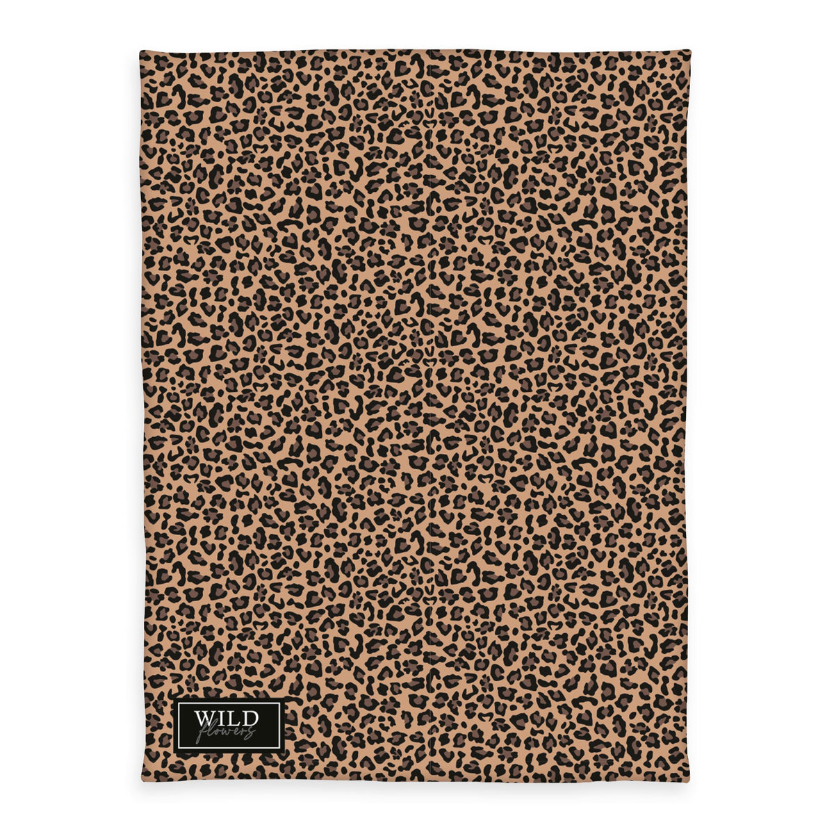 Wild Flowers Kuscheldecke ‘Leo’ 150 x 200 cm im Leoprint mit aufgedrucktem Wild-Flowers-Logo