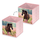 Zwei Ansichten der Young Collection Aufbewahrungsbox ‘Pferdeglück’ mit Pferd und rosa Blütenmuster