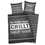 Young Collection Bettwäsche-Set ‘Der frühe Vogel’ 135 x 200 cm: Bettbezug dunkelgrau mit Spruch, Wendeseite grau-weiß gestreift, Kissen 80 x 80 cm mit Spruch