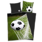Young Collection Bettwäsche-Set ‘Fußball Tor’ 135 x 200 cm: Bettbezug mit Ball im Tornetz, Wendeseite dunkel mit Sechseck-Muster, Kissen 80 x 80 cm