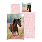 Young Collection Bettwäsche-Set ‘Horse Love’ 135 x 200 cm: Bettbezug mit galoppierendem Pferd in der rosa Blumenwiese, Wendeseite rosa mit Blüten, Kissen 80 x 80 cm