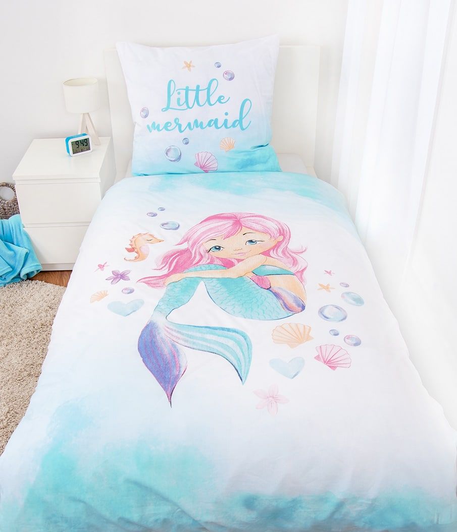 Bettwäsche ‘Little Mermaid’ auf einem Einzelbett, Meerjungfrau auf Türkis-Weiß