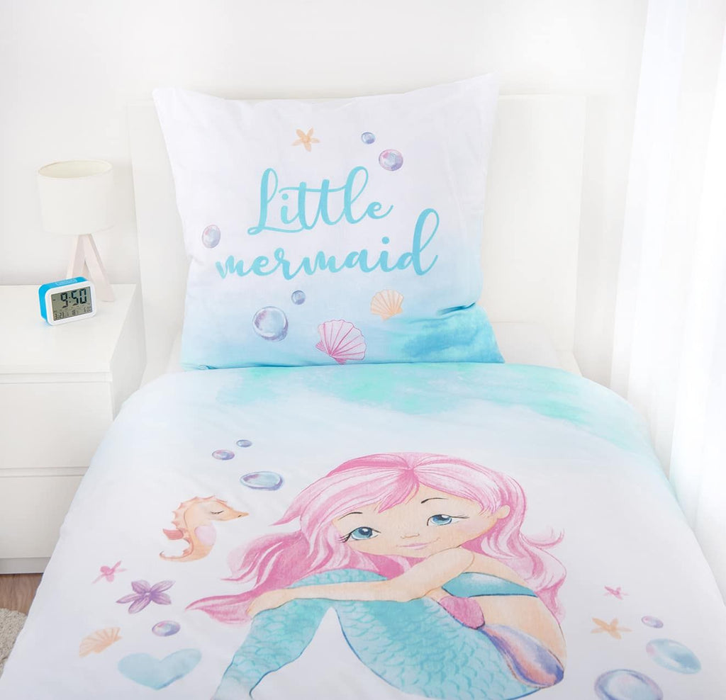 Kissen mit Schriftzug „Little mermaid“ und Bettbezug mit Meerjungfrau