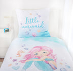 Kissen mit Schriftzug „Little mermaid“ und Bettbezug mit Meerjungfrau