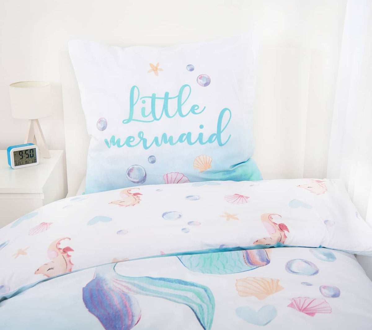Bettwäsche ‘Little Mermaid’ mit umgeschlagener weißer Wendeseite mit Seepferdchen und Muscheln