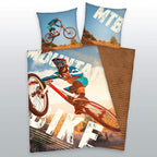 Young Collection Bettwäsche-Set ‘Mountainbike’ 135 x 200 cm: Bettbezug mit Downhill-Fahrer im Sprung, Wendeseite mit Braunstreifen, Kissen 80 x 80 cm mit MTB-Motiv