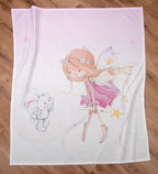 Young Collection Fleecedecke ‘Little Fairy’ ausgebreitet auf einem Holzboden